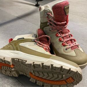 Icepeak Wynne mid-cut shoes for women outdoor boots size EUR40 US9